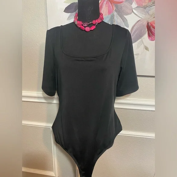 Black Fitted Bodysuit with Short Sleeves || Size 2XL (16) - Picture 9 of 13
